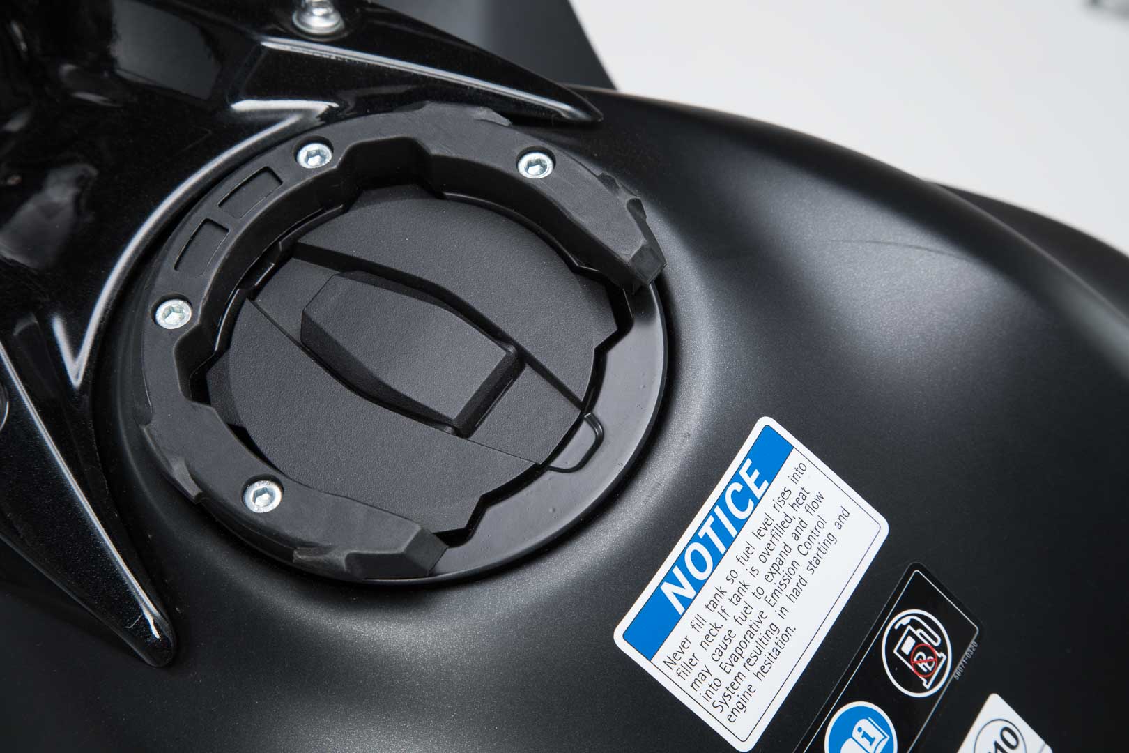 SW-Motech EVO Tankring - Schwarz- Kawasaki-Modelle (16-)- schwarz Motorrad